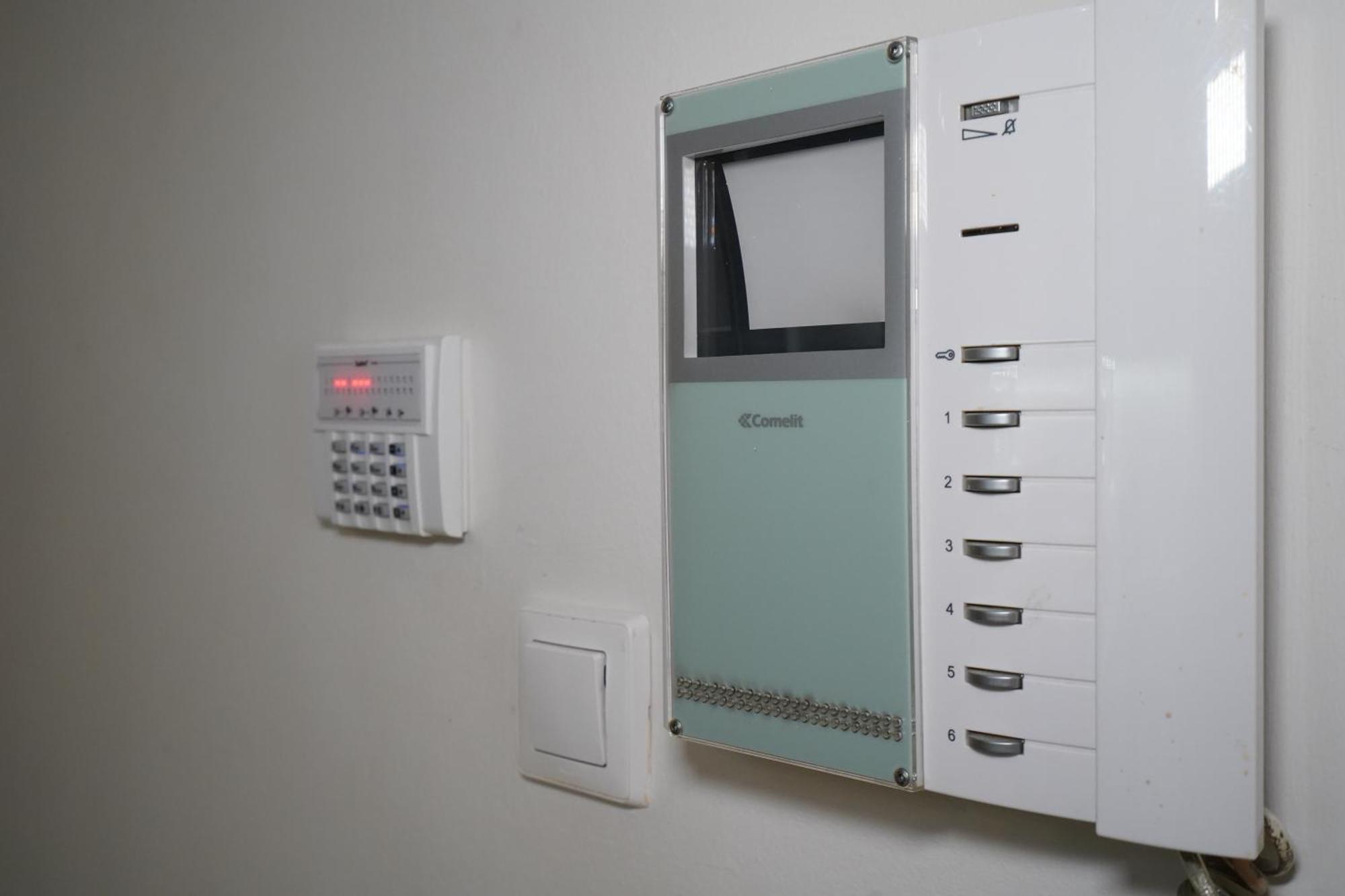 Garden Apartment Next To The Mall -Private Parking Atene Esterno foto